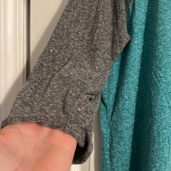 Gently loved “I’m in love with Derek plus” 3/4 sleeve turquoise and gray shirt. - Picture 4 of 11